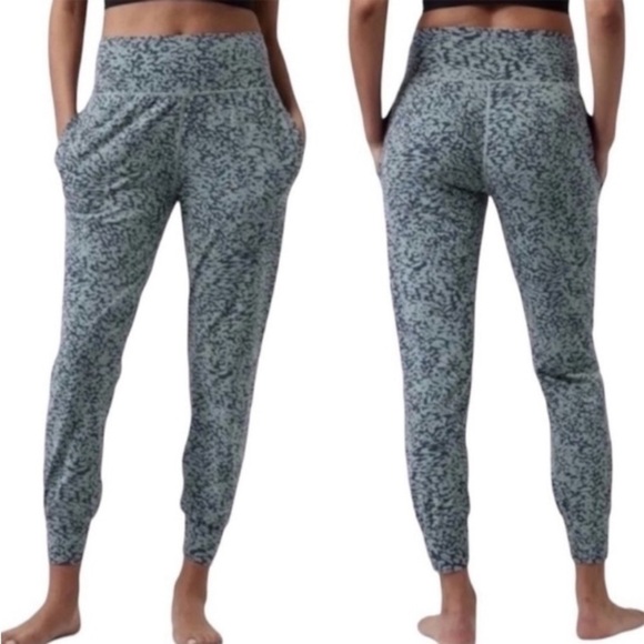 Athleta Salutation Joggers Ocelot Spot Print Blue Green Animal Print L Workout - Picture 1 of 13